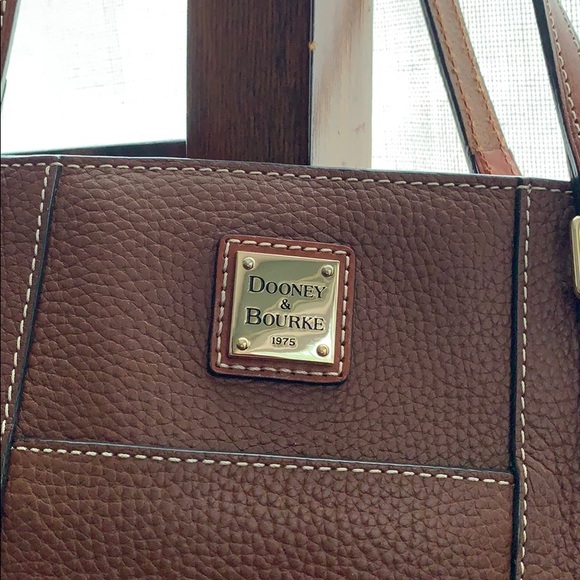 Brown leather Dooney & Bourke bag, like new - Picture 2 of 4